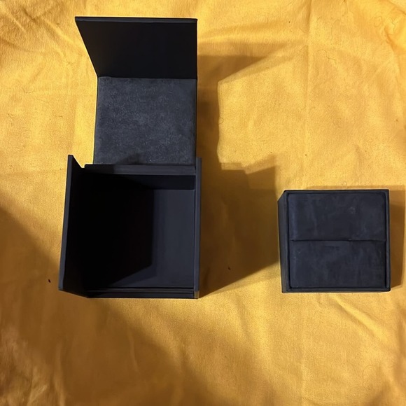 David Yurman small bangle jewelry box - Picture 3 of 3